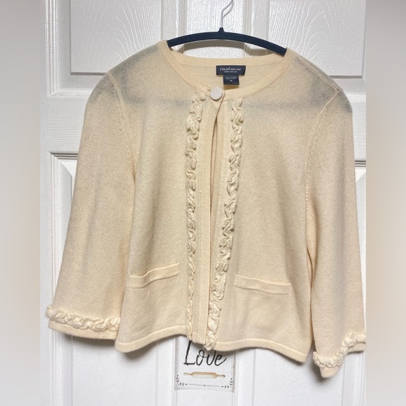 LORD & TAYLOR VINTAGE Cream 100% Cashmere Cardigan- Size Medium - Picture 1 of 11